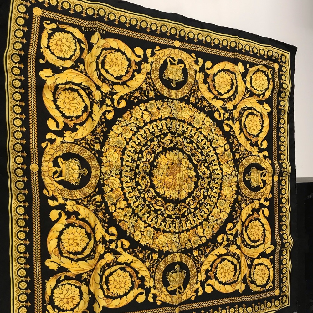 Versace tribute scarf!